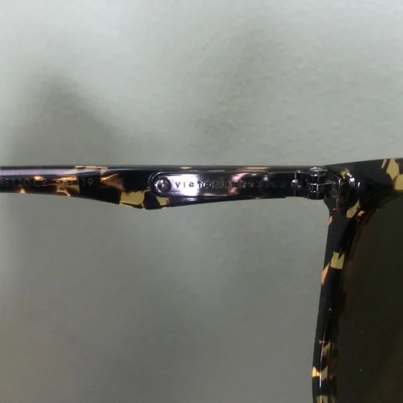 Victoria Beckham Sunglasses; #CAT3/VBS110C2, W/ Case display picture 1